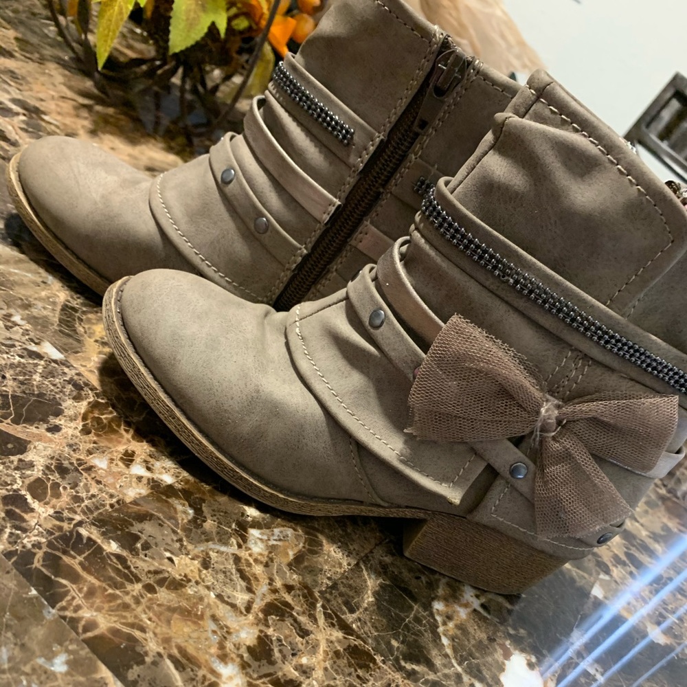 Girls brown booties